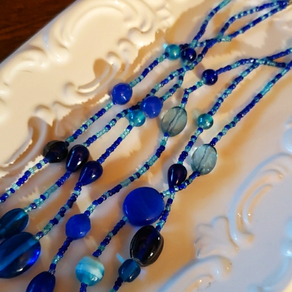 FREE! 💥Shades of Blue Glass and Resin Triple Strand Beaded necklace